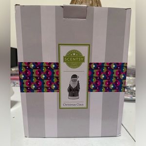 New scentsy santa clause warmer. Great for the upcoming Christmas holiday